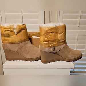 KOOLABURRA by UGG Wedge Boots.